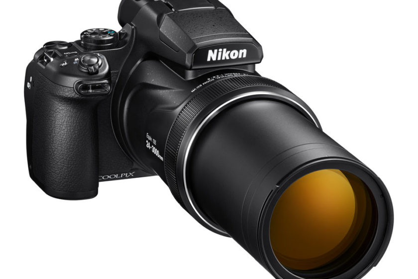 Nikon Coolpix P1000 : P1000 has 125x Optical Zoom can see Aliens on Moon